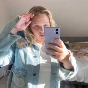 Object ljusblå jeansjacka  - Jätteskönt och tunn jeansjacka!