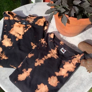 Blekt tiedye tshirt🔥🎇⬛️ - Blekt Tiedye🎇⬛️🔥 så jävla fint! T-shirten är i storlek M, men kommer komma fler storlekar så småningom. Köpare står för frakten på 66kr 