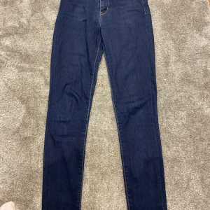 Levis jeans  - Levis 721 High Reise Skinny jeans i storlek 24. Är i väldigt bra skick. 350 kr +frakt 