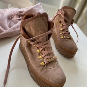 Mocka skor - Knappt använda, bra skick, köpare står för frakt