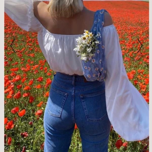 NAKD straight leg jeans - Helt oanvända NAKD jeans endast testade. Alla lappar kvar. Storlek 40! Bud från 250 + frakt ! Slutdatum satt vid första bud🧚🏻‍♀️ 