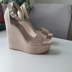 Fina klackskor - Säljer fina klackar från nelly, aldrig använda.