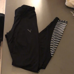 Puma tights  - Köptes 1år sen, måttligt använda. Passar S-M. Liten ficka bak. 