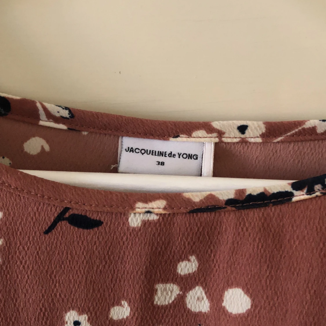 Blommig fest blus  - 91