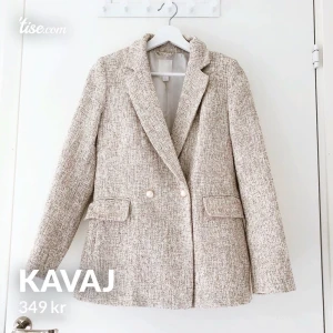 Kavaj  - Superfin fodrad kavaj som är helt oanvänd! Storlek 34. Frakt på 66kr tillkommer 📦