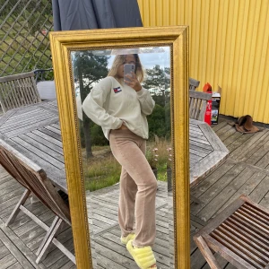 Tommy Hilfiger tröja  - Super mysig och fin vintage! Bra skick. Kommer inte gå med på mindre än 300kr. Möts upp inne i stan i Sthlm annars fraktar jag! 