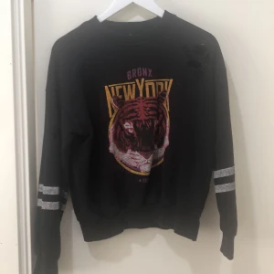 Ginatricot  - Använt 2 gånger. Väldigt mysigt att ha på sig. 