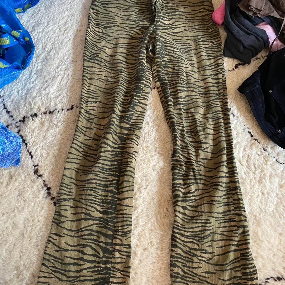 Ett av mina tidigare favoritplagg! As sköna och fina zebra byxor!. Jeans & Byxor.