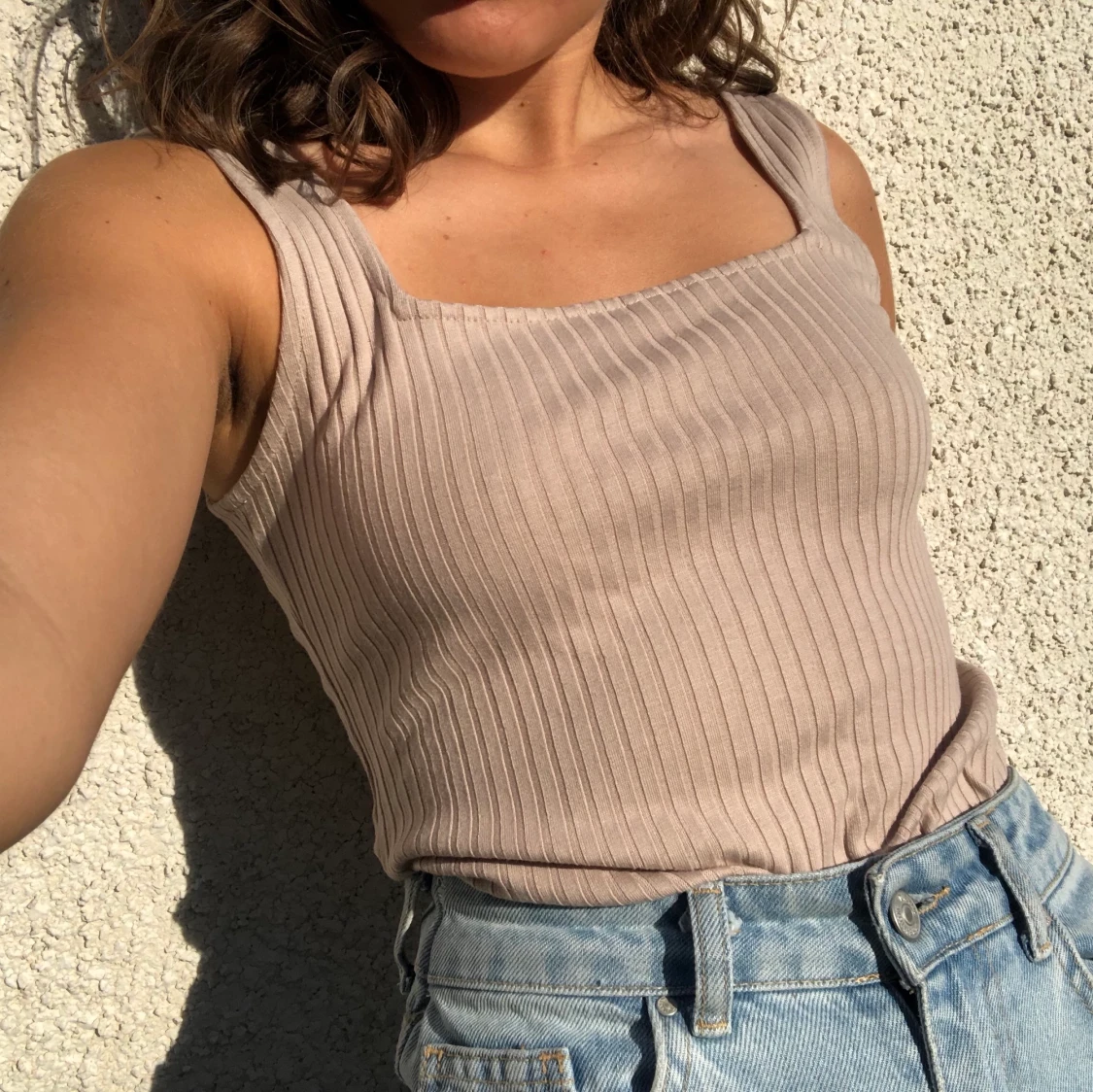 Ribbat linne i beige