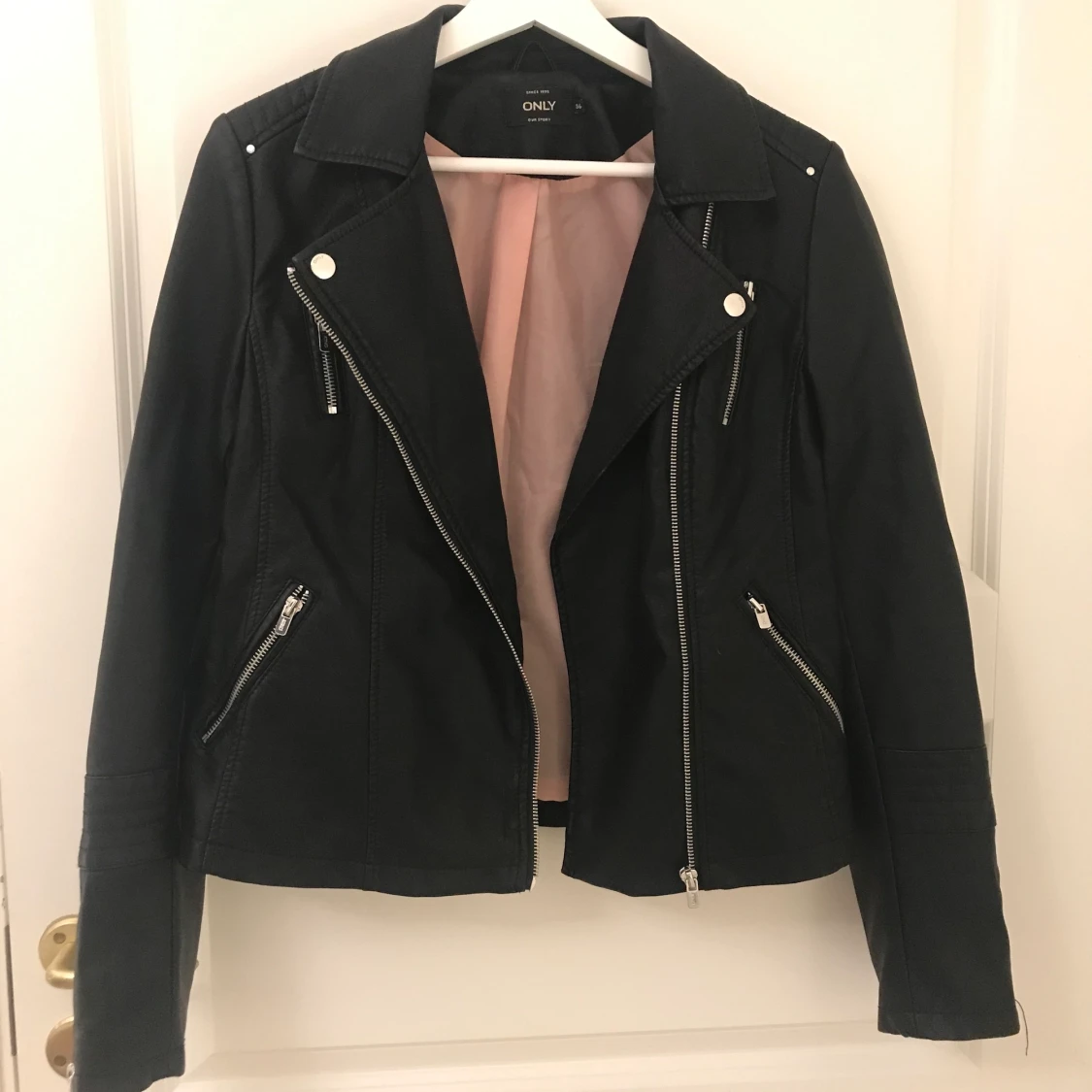 Skinjacka från ONLY