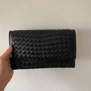 Cluch - Säljer denna svarta cluch❤️