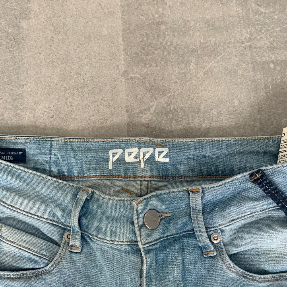 Regular fit, Regular waist, Slim leg. Säljer mina jättefina Pepe Jeans jeans !! 💘. Jeans & Byxor.