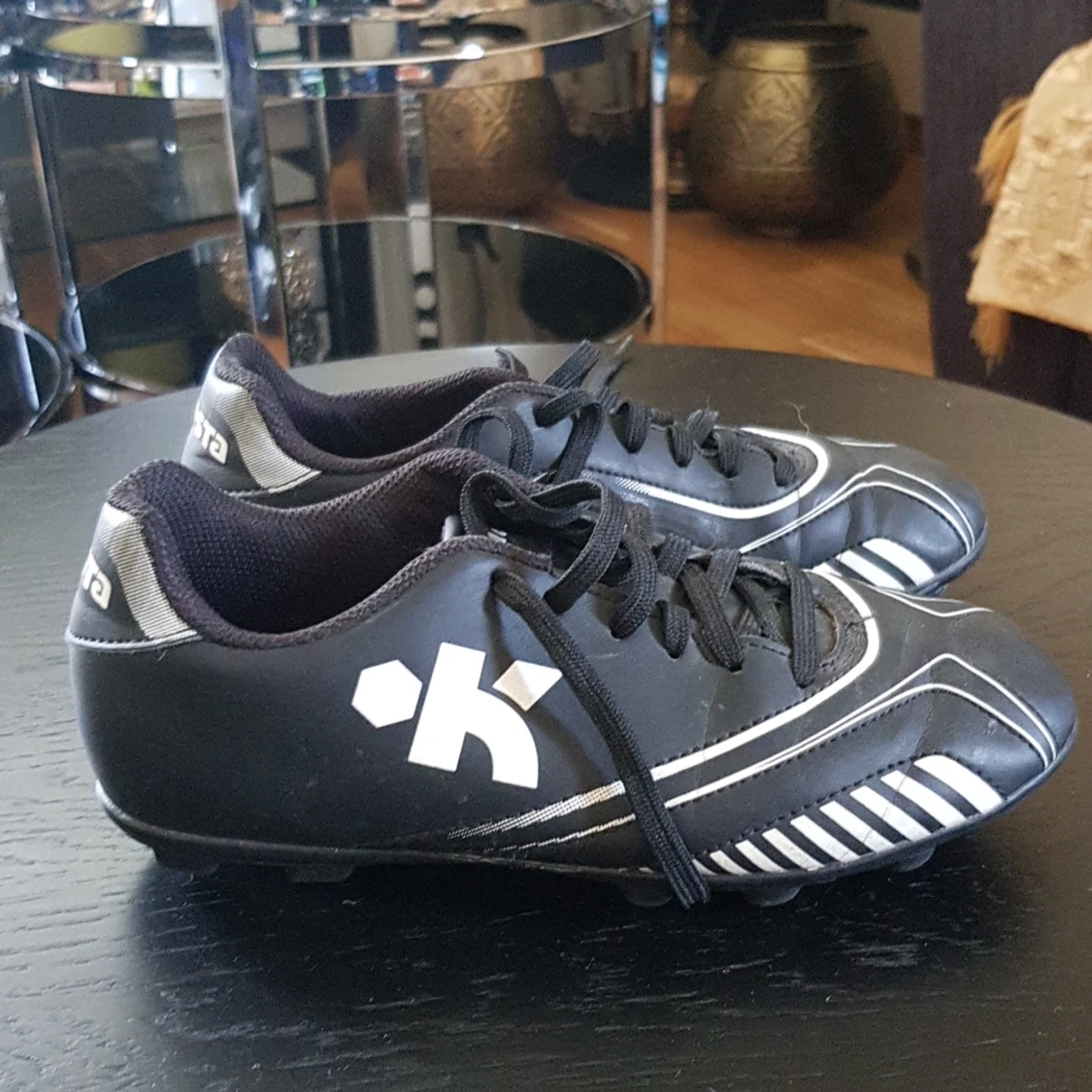 Kipsta fotbollsskor stl.34