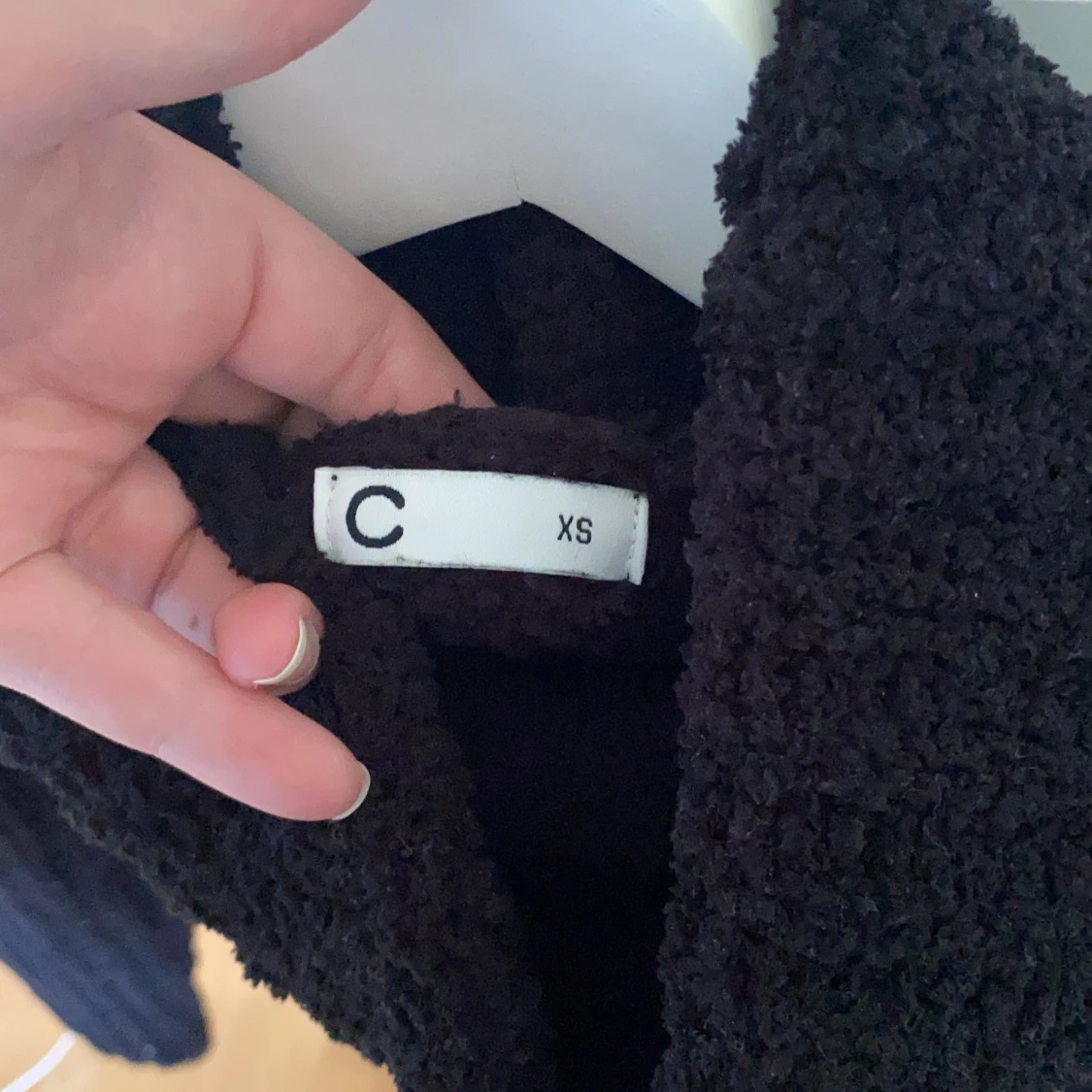 Svart tjocktröja med polokrage  - 91