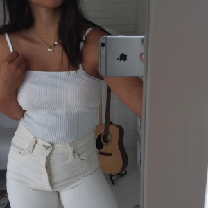 Vit body - Använd 1 gång så precis som ny! Inköpspris 299kr