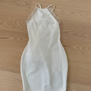 Klänning Nelly - Knappt använd från Nelly. Köpt för 500kr. Strl xs men fungerar på s med. Super snygg!