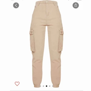  - Beställde ett par byxor som tyvärr var för stora för mig, jag har därför bara testat dom så dom är helt nya. Storleken är 4 vilket är XS men dom är mer som S skulle jag säga. 