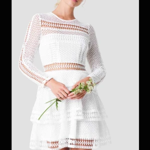  - Sommarklänning från  Linn Ahlborgs kollektion med Na-Kd Använd två gånger Köpare betalar frakten, ingen ångerrätt