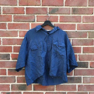  - Säljer denna skjortan i silke! Den var avklippt när jag köpte den