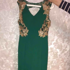  - Lång grön balklänning 