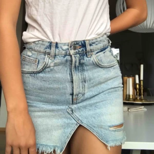  - En superfin kjol ifrån zara i storlek xs. Säljer då den inte kommer till användning. Köparen står för frakten❤️