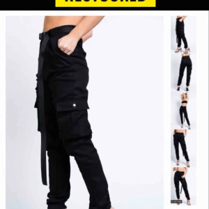  - Ej använd cargobyxa från bikbok helt ny och endast prövat den. Tänker sälja då den inte kommer till användning annars är den i bra skick jätte stretchiga och passar båda Som S och M. Köpt för 600kr  Pris kan diskuteras 💕 