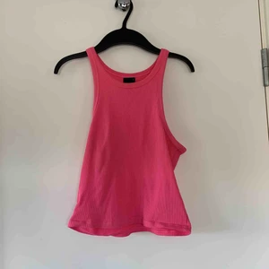  - Två super fina ribbade linnen från Gina, sparsamt använda, båda är i strl S