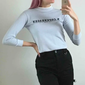  - superfin och mysig tröja med vit polo💙🦋 frakt är inkluderat i priset