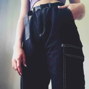  - Extremt snygga byxor från forever 21. Inköpta i USA i våras men har aldrig använt dem eftersom de är för stora. Ordinarie pris ca 340kr, mitt pris 180kr. (Bälte ingår ej)