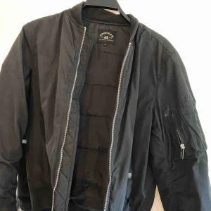 - Fin bomber jacka från crocker. Köparen står för frakt🌸