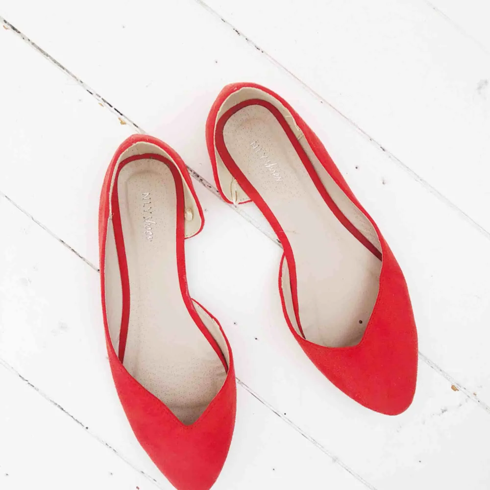 INKLUSIVE FRAKT!  Röda ballerina skor från NLY i storlek 38 passar även 37. . Skor.