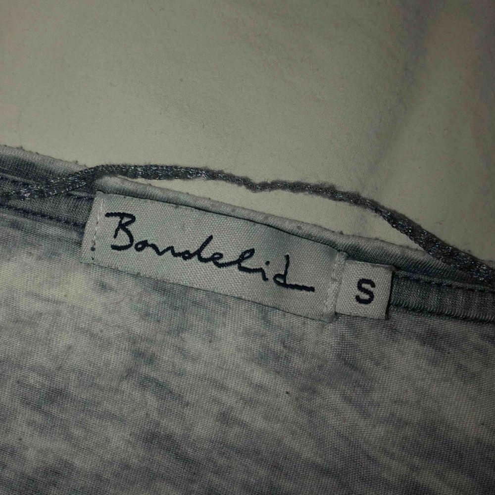 Fin och skön t-shirt från Bondelid i storlek S. Knappt använd! Köparen står för frakt eller mötas i Uppsala❣️. T-shirts.