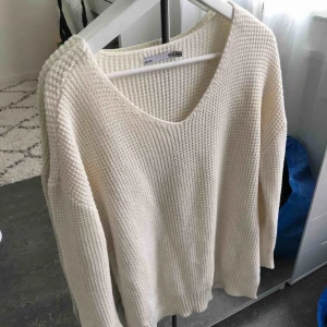  - Oversize stickad tröja från Lager157. Köparen står för frakt, annars kan jag möta upp.