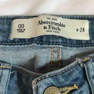 Abercrombie & Fitch jeans strl 00 w 24.  Nyskick. 
