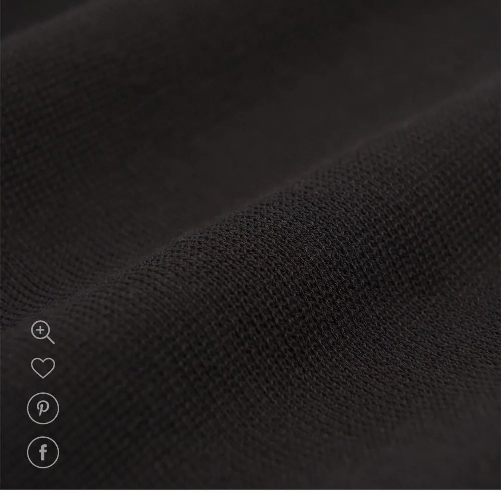 Super fin svart stickad kjol från märket: WERA. Helt ny & oanvänd. Säljs just nu på Åhléns för 499 kr. Mitt pris - 349 kr. . Kjolar.