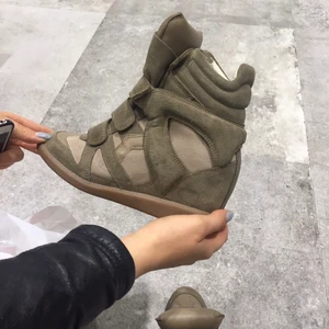 Khakigröna isabel Marant - Isabel Marant sneakers i modellen bekett, superfina!!🖤🖤Kommer med kvitto & låda. Kan givetsvis skicka fler bilder vid intresse!