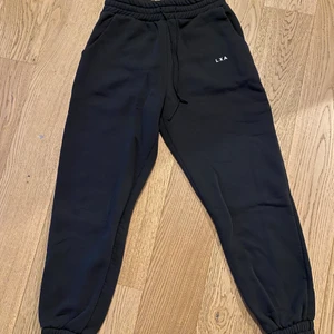 LXA JOGGERS  - Säljer mina sjukt snygga mjukisar ifrån LXA i storlek L då jag tycker att dom är lite för stora. Använda en gång. Helt slutsålda på hemsidan. 
