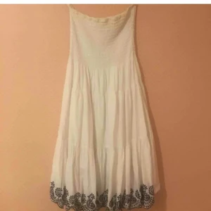 Miss posh klänning  - Superfin långkjol eller klänning! Säljer pga att jag har för mkt kläder. Sparsamt använd! Ganska töjbar/stretchig. Frakt är inkluderad :)