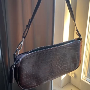 brun väska med mönster - helt ny från zaful! bara testad, inte använd :) 🦋