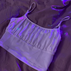 Vitt linne - 🤍Vitt linne med skrynklig front, strl XS/S, åtdragbara band