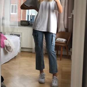 Jeans  - Jeans från junkyard, väldigt lite använda. Nypris 499.  Storlek M (28). Köparen står för frakt