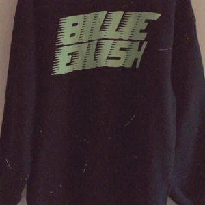 Billie elish tröja🖤💚 - Bud börjar på 50💚🖤