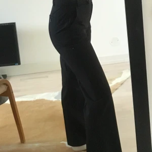 ASOS kostymbyxor  - Superfina svarta kostymbyxor med fin passform. Använda endast 2 gånger. 