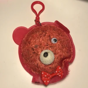 Torkad blommor  - Torkad blommor och trä som doftar svagt. Kan ha den i väskan för att få bort dålig lukt. Frakt 11