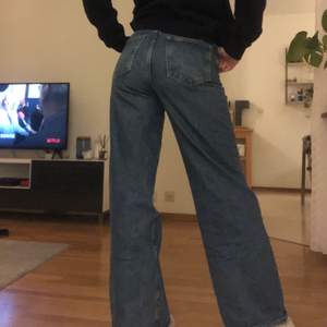 Jeans från Gina tricot. Bra längd i benen (är 173cm o passar bra!) 