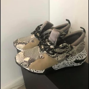 Nya sneakers från Steve Madden, stl 38 - Helt nya oanvända sneakers fr Steve Madden.  Nypris 1149kr, Stl 38 