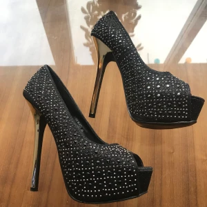 Heels with jets - Very high heel but stable, also from a boutique in London, nice shiny jets 