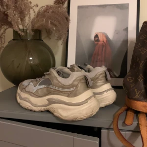 Sneakers storlek 40 - Snygga och bekväma sneakers i storlek 40, men kan även användas av 39!