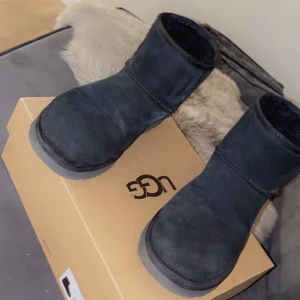 Ugg skor strl 39 - Använda någon månad 