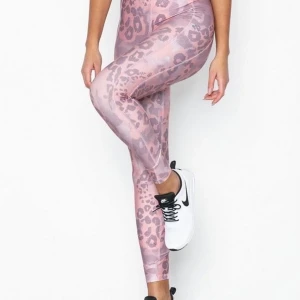 Träningset  - Oanvänt träningset ifrån Only Play med högmidjande leggings med bred resår & matchade sport topp. Storlek M på båda. 100 för hela settet.